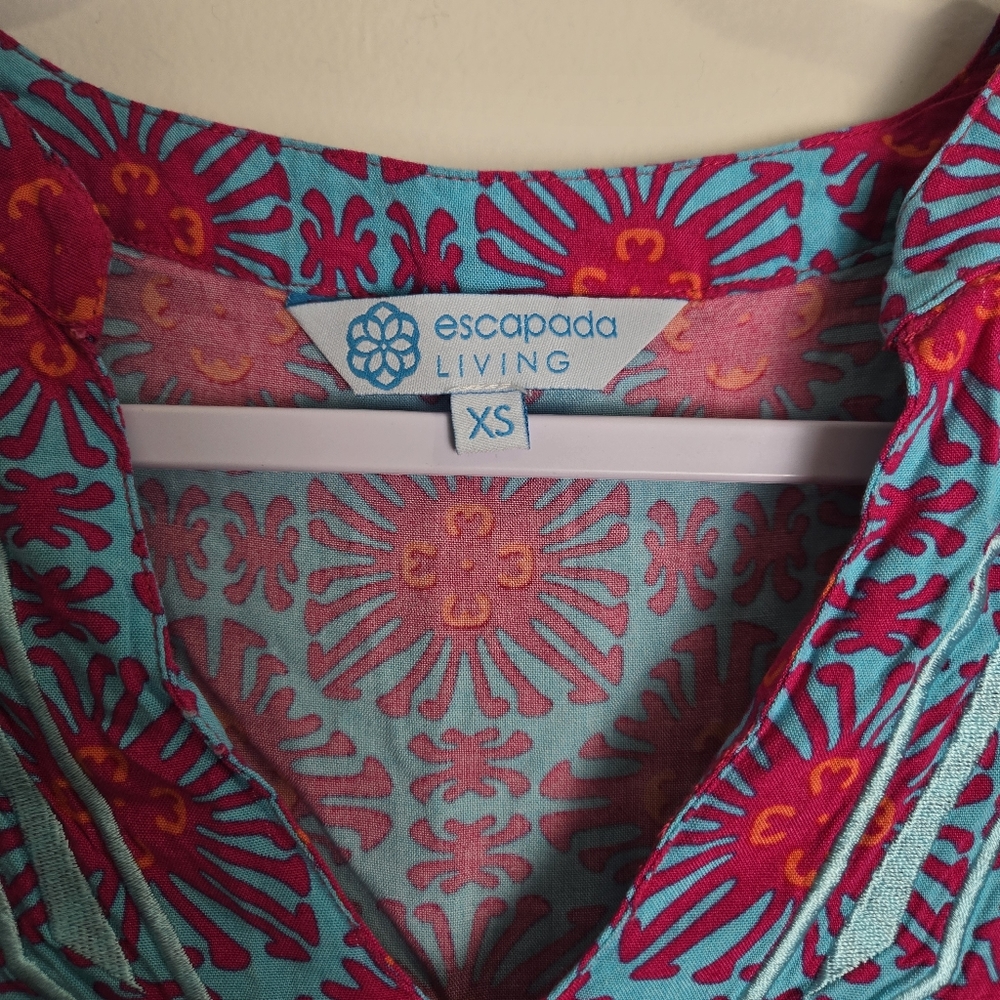 ESCAPADA LIVING Geometric Embroidered Vibrant V neck 3/4 Sleeve Top XS - Picture 9 of 10